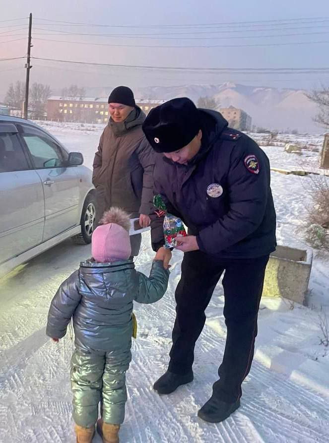 «Новогодний патруль ДПС» Шагонара с заботой о детях «Новогодний патруль ДПС» Шагонара с заботой о детях