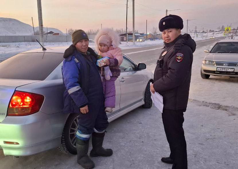 «Новогодний патруль ДПС» Шагонара с заботой о детях «Новогодний патруль ДПС» Шагонара с заботой о детях