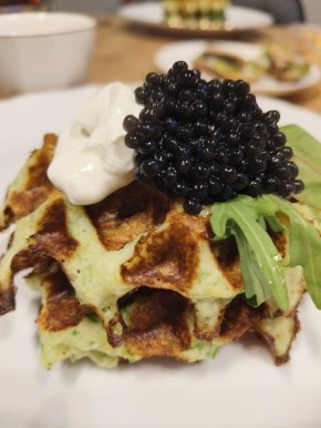 Кабачковые вафли с икрой: завтрак, который завоюет ваши сердца и социальные сети