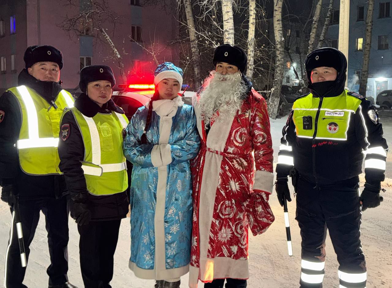 На дорогах Кызыла рейдует «Новогодний патруль ДПС» На дорогах Кызыла рейдует «Новогодний патруль ДПС»
