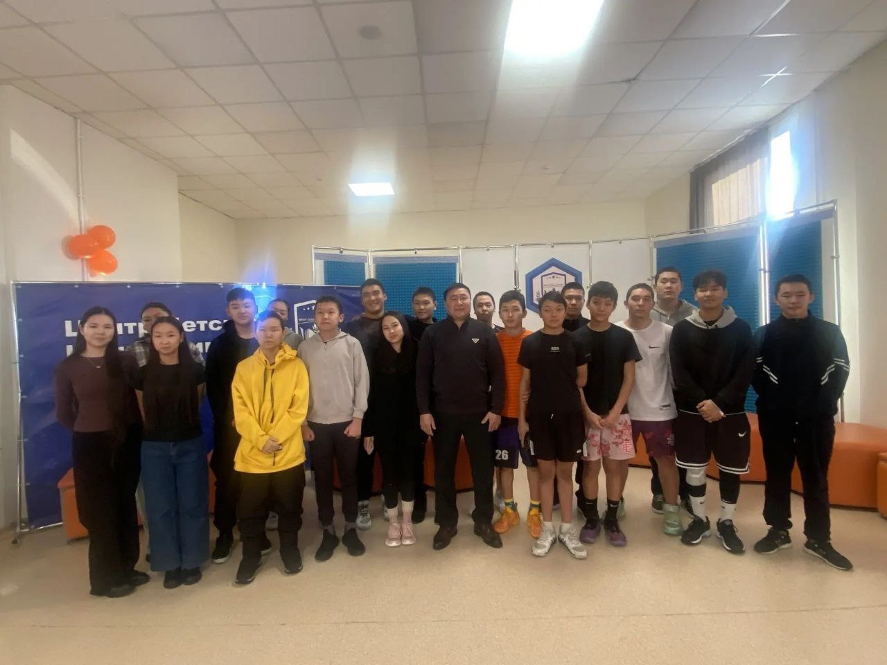 Министр по делам молодежи Тувы в ходе командировки в Танды обсудил вопросы патриотического воспитания молодежи Министр по делам молодежи Тувы в ходе командировки в Танды обсудил вопросы патриотического воспитания молодежи