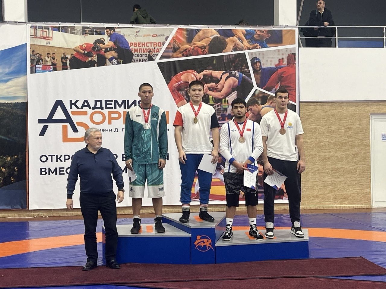 Лучшие борцы Сибири и Тувы собраны в Красноярске: подведение итогов первенства по вольной борьбе Лучшие борцы Сибири и Тувы собраны в Красноярске: подведение итогов первенства по вольной борьбе