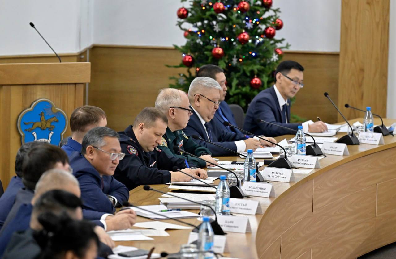 Глава Тувы Владислав Ховалыг провел первое аппаратное совещание года: итоги новогодних праздников и задачи на будущее Глава Тувы Владислав Ховалыг провел первое аппаратное совещание года: итоги новогодних праздников и задачи на будущее
