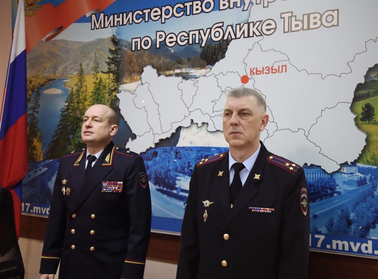 Юрий Завьялов представил своего заместителя по вопросам гражданства и регистрации иностранных граждан