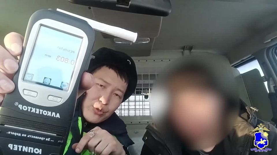 В Тоджинском районе инспектором ДПС пресечен факт попытки дачи взятки