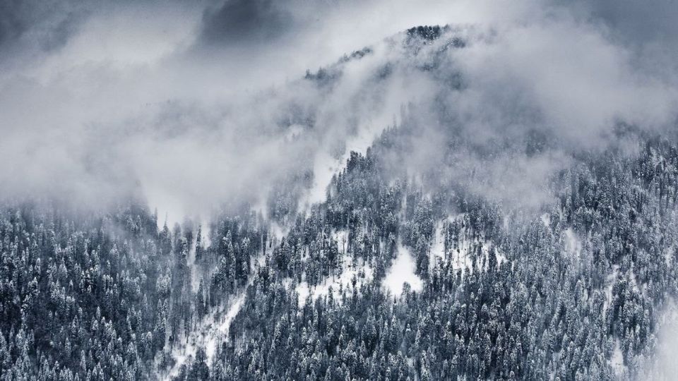 По данным синоптиков, морозная погода до минус 50 местами в ночное время сохраняется в Туве и на завтра - 20 января