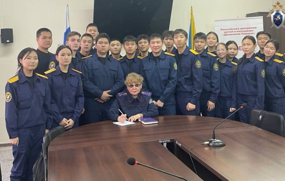 Помощник следователя Саянского следственного отдела встретилась с кадетами профильного класса