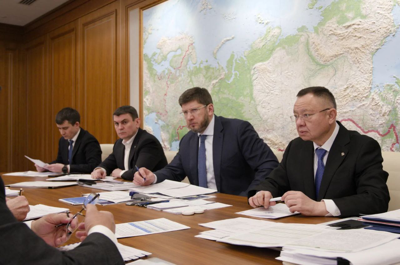 Министр строительства и ЖКХ РФ Ирек Файзуллин провел рабочую встречу с Главой Республики Тыва Владиславом Ховалыгом Министр строительства и ЖКХ РФ Ирек Файзуллин провел рабочую встречу с Главой Республики Тыва Владиславом Ховалыгом