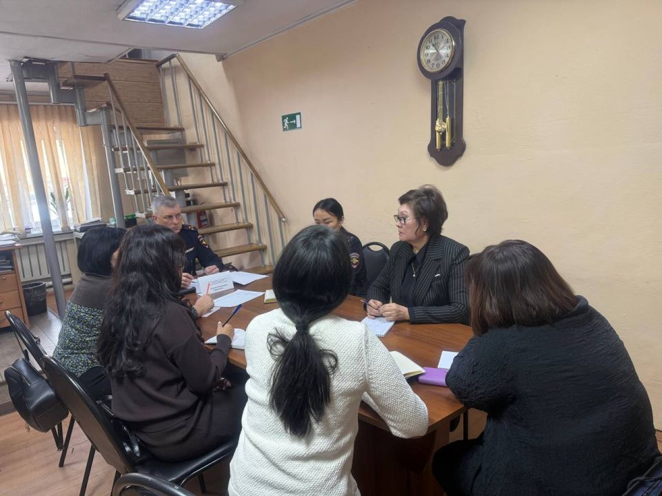 В Управлении по вопросам миграции МВД по Республике Тыва прошла рабочая встреча с представителями работодателей, привлекающими иностранную рабочую силу