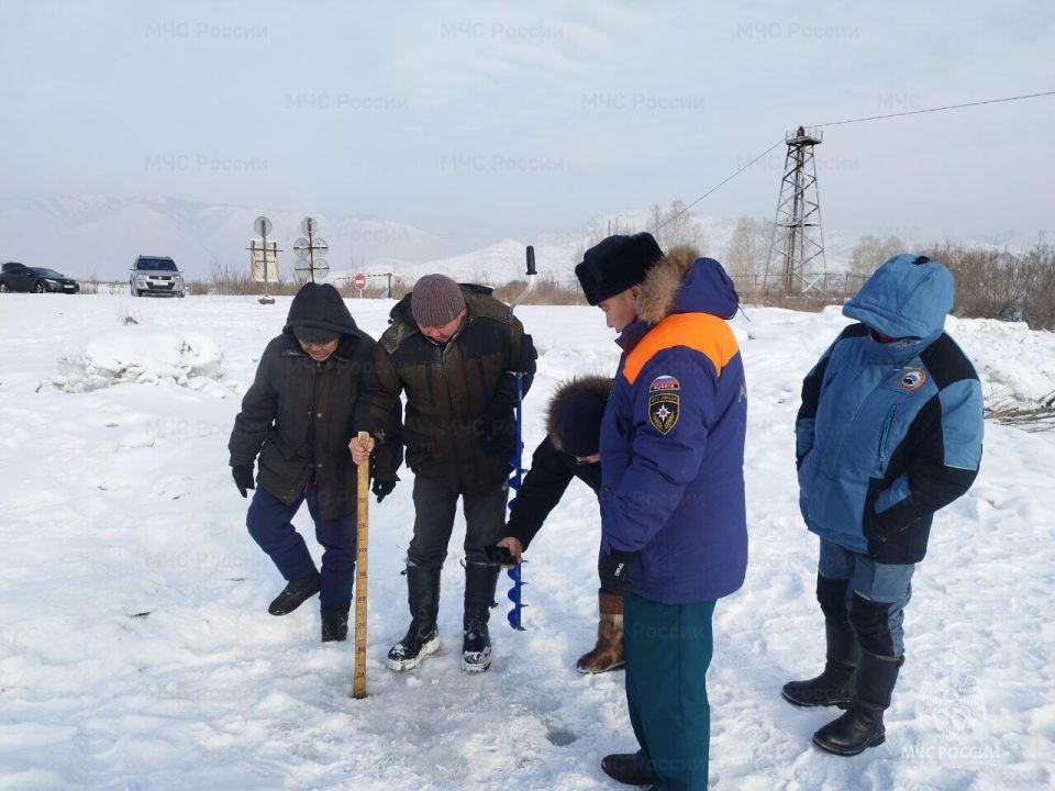 Грузоподъемность Эйлиг-Хемской ледовoй переправы в Улуг-Хемском районе Тувы снижена до 5 тонн