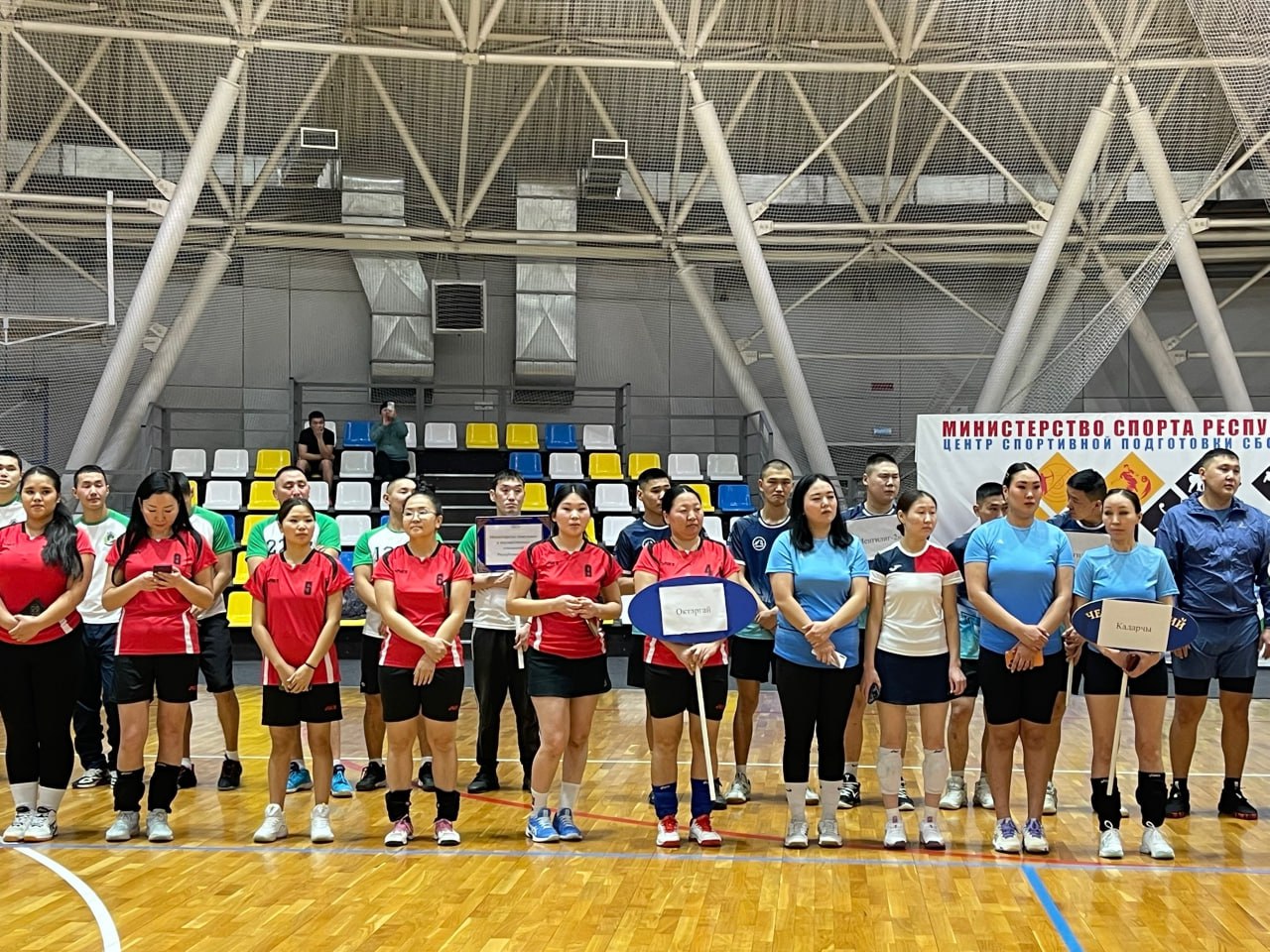 В Кызыле стартовал турнир по волейболу на Кубок Главы города В Кызыле стартовал турнир по волейболу на Кубок Главы города
