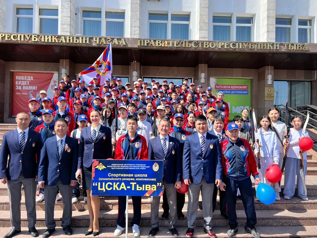 Владислав Ховалыг сообщил о решении Минобороны построить спортивный комплекс для школы ЦСКА в Кызыле Владислав Ховалыг сообщил о решении Минобороны построить спортивный комплекс для школы ЦСКА в Кызыле