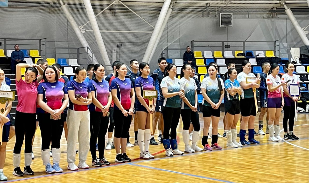 В Кызыле стартовал турнир по волейболу на Кубок Главы города В Кызыле стартовал турнир по волейболу на Кубок Главы города