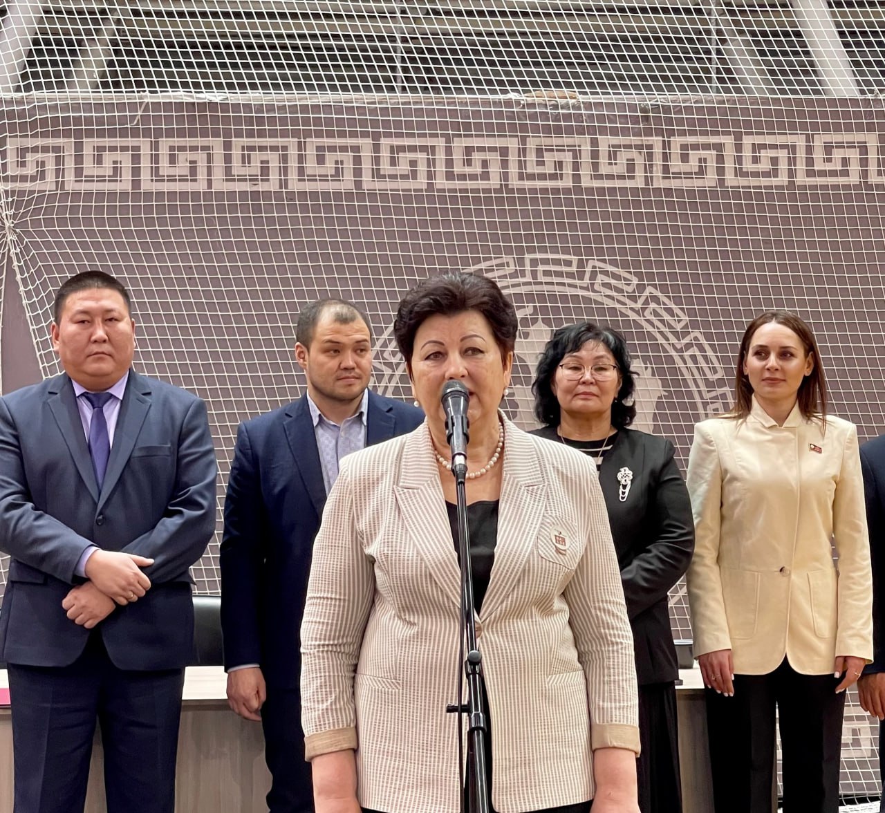 В Кызыле стартовал турнир по волейболу на Кубок Главы города В Кызыле стартовал турнир по волейболу на Кубок Главы города