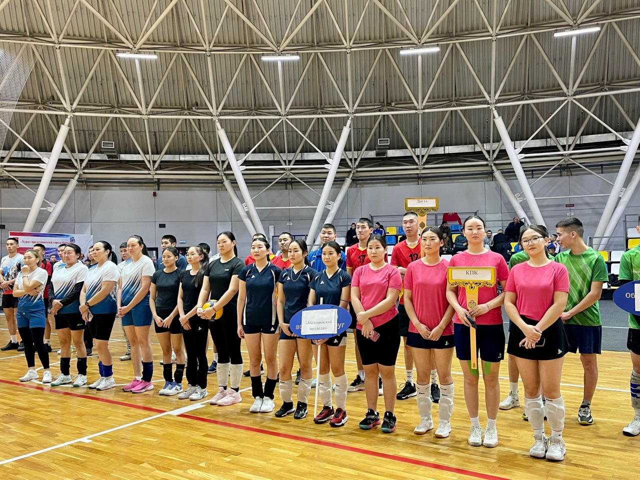 В Кызыле стартовал турнир по волейболу на Кубок Главы города В Кызыле стартовал турнир по волейболу на Кубок Главы города
