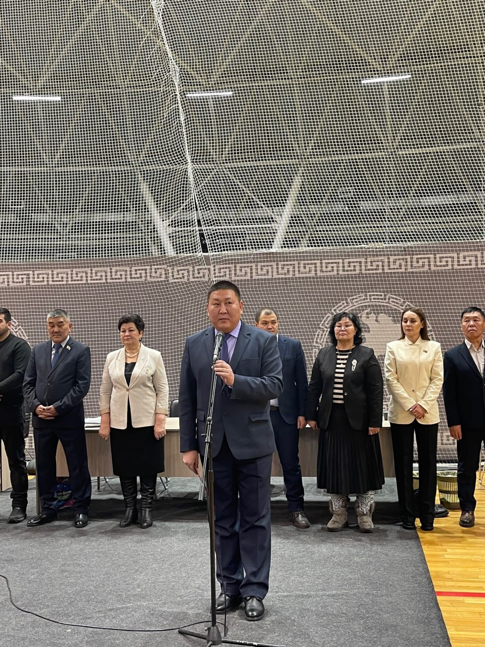 В Кызыле стартовал турнир по волейболу на Кубок Главы города В Кызыле стартовал турнир по волейболу на Кубок Главы города