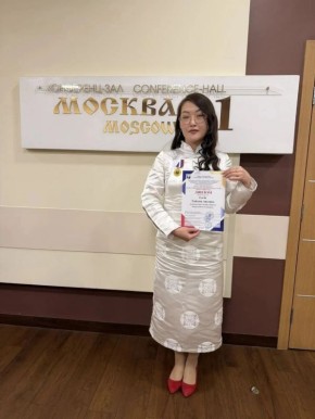 Глава Тувы поздравил педагога из Ак-Довурака с победой на конкурсе «Мой лучший урок»