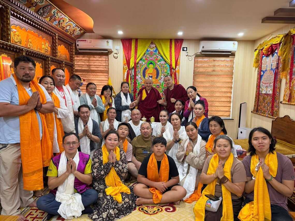 Камба-лама Тувы встретился с Кунделингом Ринпоче в Индии Камба-лама Тувы встретился с Кунделингом Ринпоче в Индии