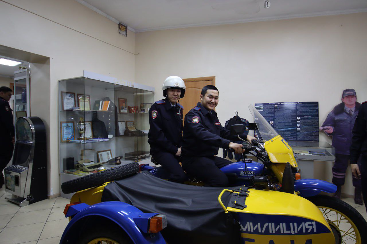 В МВД по Республике Тыва прошла традиционная акция «Студенческий десант» В МВД по Республике Тыва прошла традиционная акция «Студенческий десант»