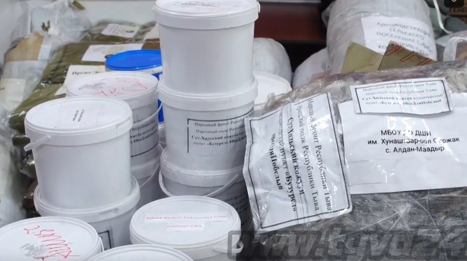 В Туве собирают гуманитарную помощь для военнослужащих к празднику Шагаа В Туве собирают гуманитарную помощь для военнослужащих к празднику Шагаа