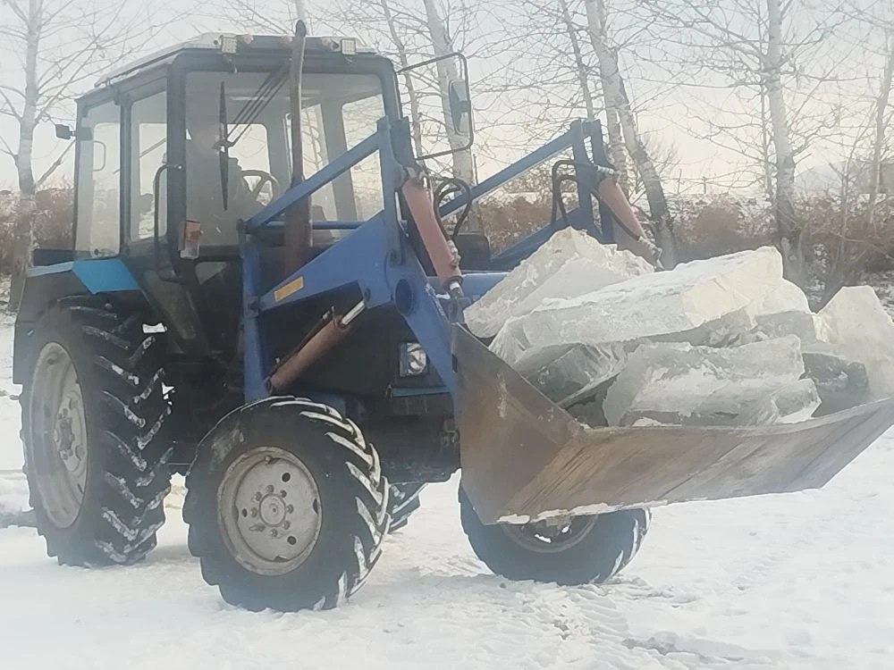 Жители села Хайыракан обустроили ледовый каток для детей Жители села Хайыракан обустроили ледовый каток для детей