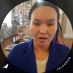 Бо шакта Дээди Хуралды фойезинде Хонук-оол Монгушту юбилейи таварыштыр делгелгени ажыткан