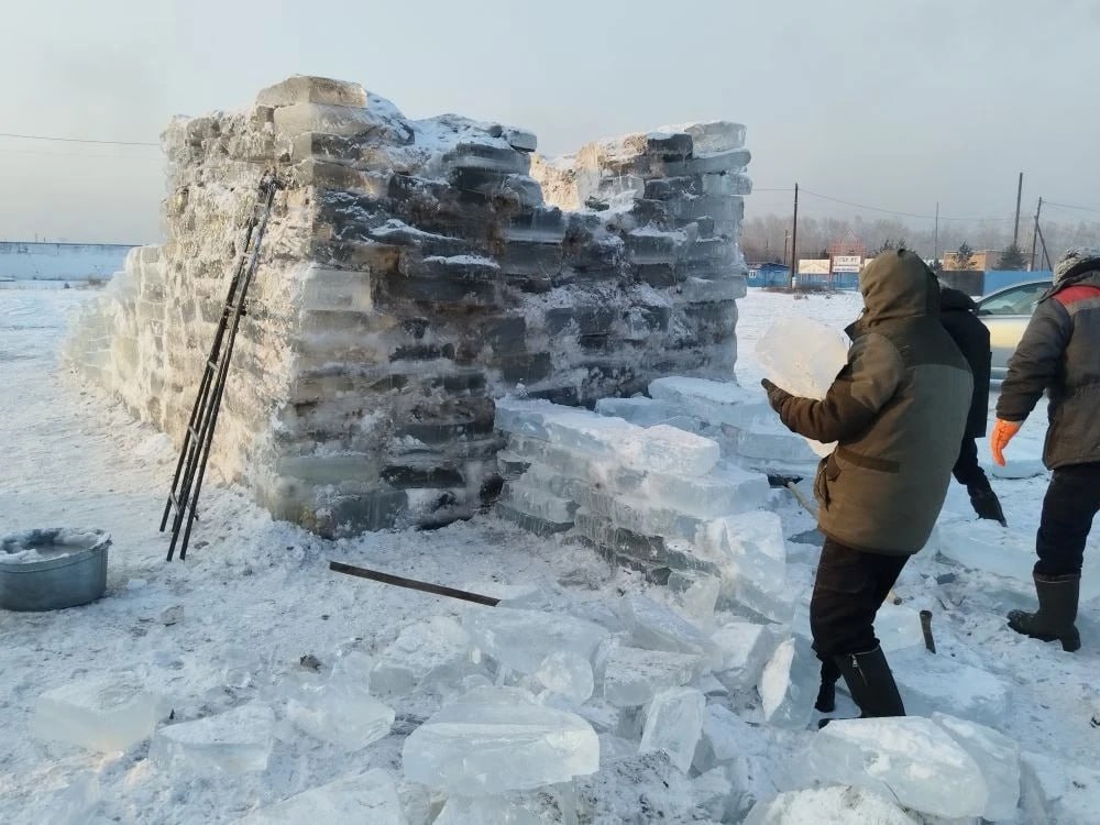Жители села Хайыракан обустроили ледовый каток для детей Жители села Хайыракан обустроили ледовый каток для детей