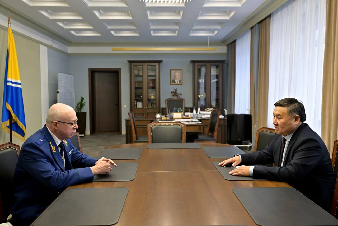 Владислав Ховалыг и прокурор Тувы обсудили совместную работу по борьбе с преступностью Владислав Ховалыг и прокурор Тувы обсудили совместную работу по борьбе с преступностью