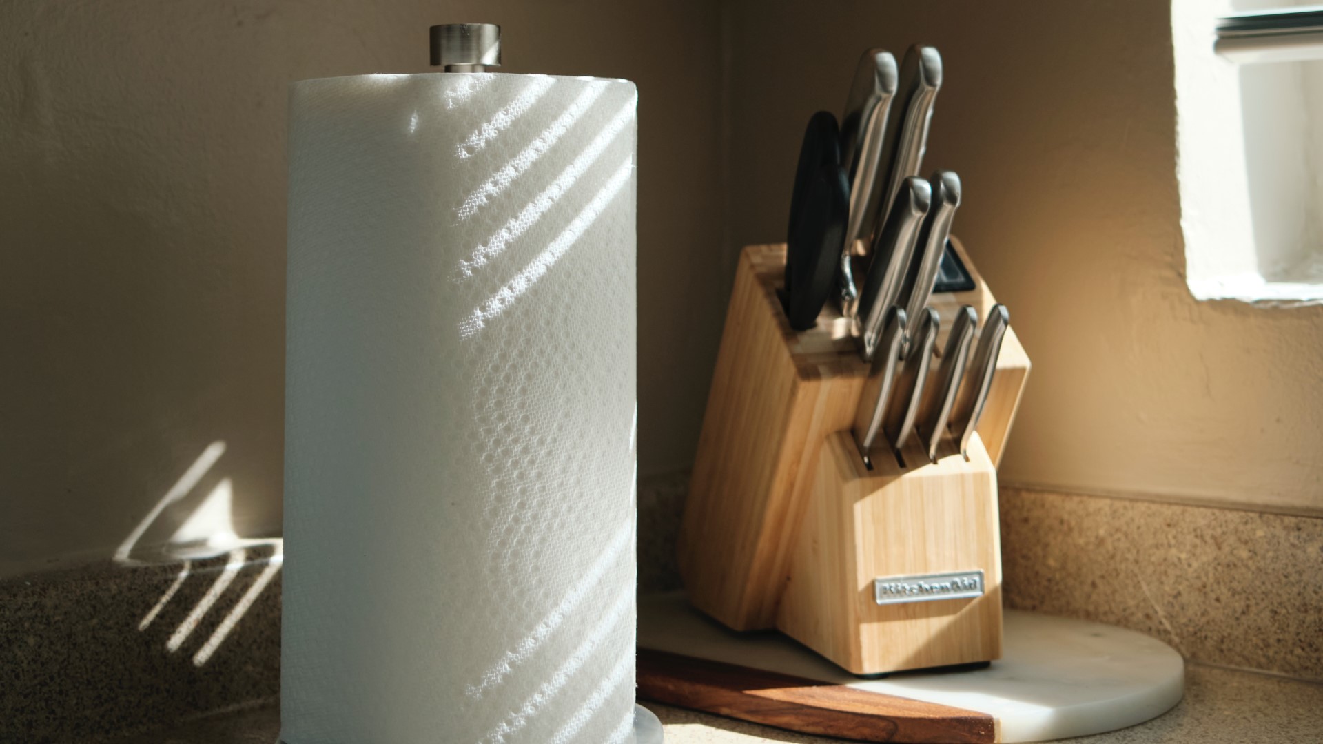 Мудрые хозяйки не выбрасывают втулки от бумажных полотенец: пригодятся на кухне