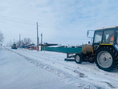 В Эрзинском районе по требованию прокуратуры очищены от снега и наледи центральные улицы районного центра