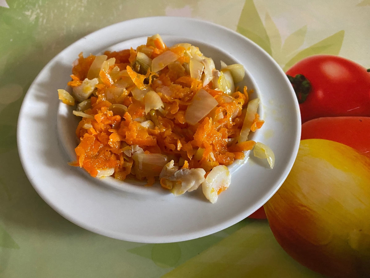 Минтай, тушеный с овощами: простота и вкус в каждом кусочке