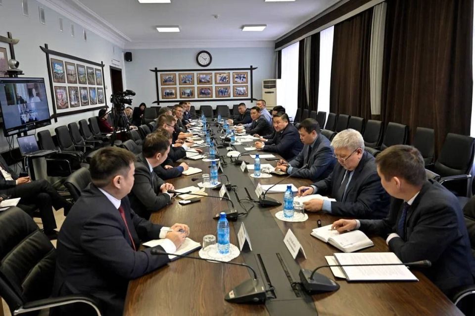 Владислав Ховалыг провёл координационное совещание с вице-премьерами Тувы