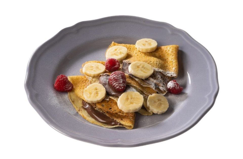 Ультрисущий десерт: блины с нутеллой и ягодами