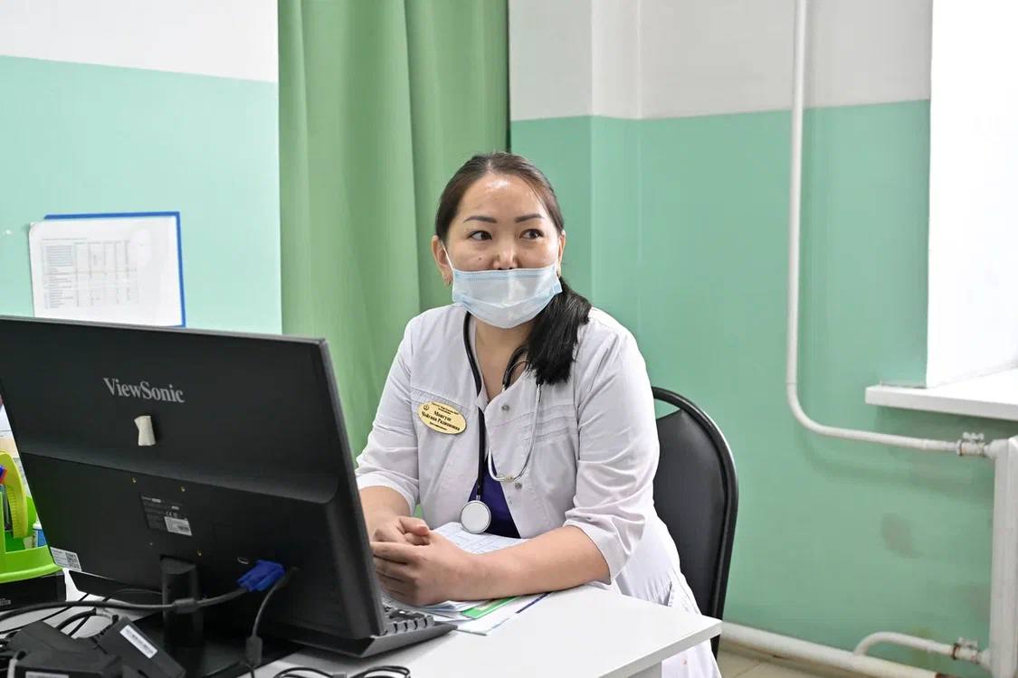 Владислав Ховалыг поздравил женщин-врачей Тувы с профессиональным праздником Владислав Ховалыг поздравил женщин-врачей Тувы с профессиональным праздником