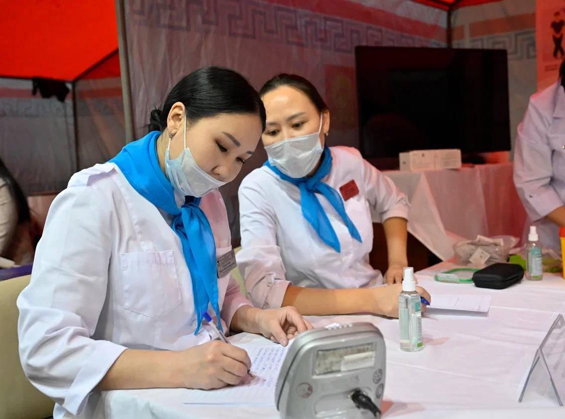 Владислав Ховалыг поздравил женщин-врачей Тувы с профессиональным праздником Владислав Ховалыг поздравил женщин-врачей Тувы с профессиональным праздником