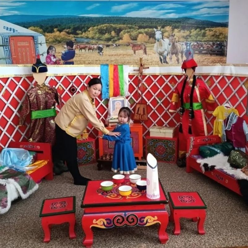 Бии-Хем кожуунну Аржаан сумузуну "Аленушка" уруглар садыны кижизидикчи башкылары чаштарны Чолукшулга езулалы-биле таныштырган