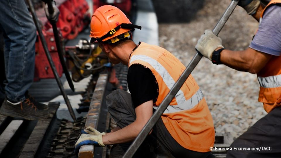 ��������� ��������������� ����� ����� � ��������, ������� ������ ���� � ������������ ���� � ��������� ���������� �� �����, ����������� � ����� ����� 2 ���� ������