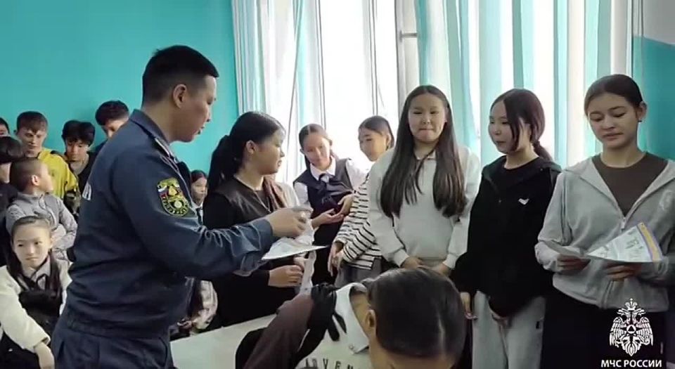 Итоги деятельности Главного управления МЧС России по Республике Тыва за 2025 год: сотрудники МЧС России провели профилактические уроки в 586 общеобразовательных организациях (школы, лицеи, гимназии) и 51 образовательном...