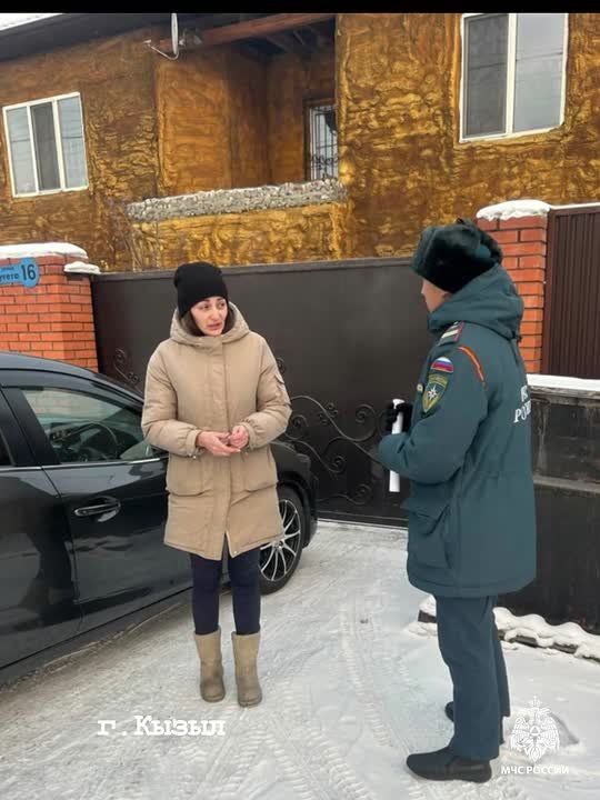 Сотрудники Главного управления МЧС России по Республике Тыва ежедневно проводят профилактические рейды среди населения по предупреждению пожаров и гибели людей на них