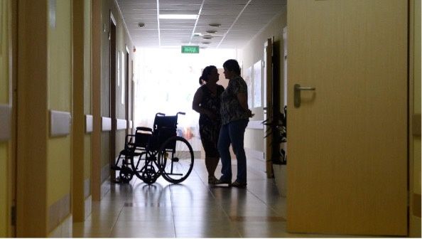 В Госдуме обсуждают возможность повышения пенсии для ухаживающих до уровня МРОТ