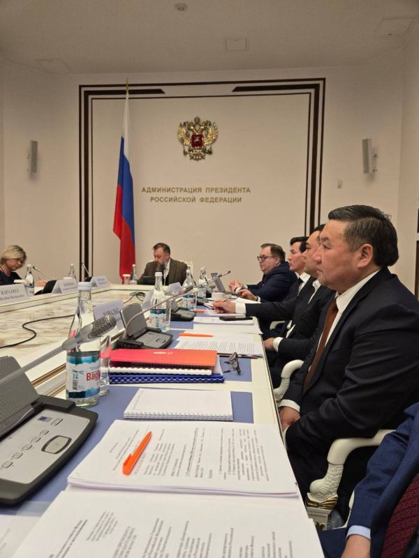 Владислав Ховалыг обсудил подготовку к буддийскому форуму на заседании Попечительского совета