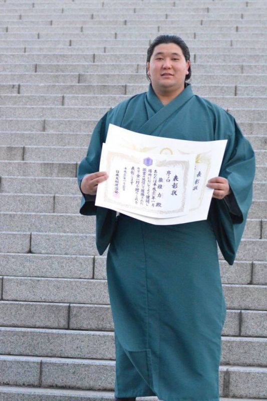 Владислав Ховалыг планирует встретиться с борцом Амыр-Санаа Даваа