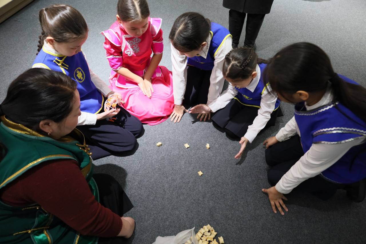 В преддверии Шагаа-2026 школьники познакомились с традициями праздника в Национальном музее В преддверии Шагаа-2026 школьники познакомились с традициями праздника в Национальном музее