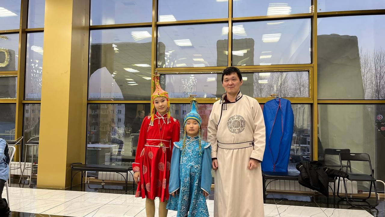 Кызыле определили сильнейших юных игроков в тувинские шахматы «Хол-шыдыраа» Кызыле определили сильнейших юных игроков в тувинские шахматы «Хол-шыдыраа»