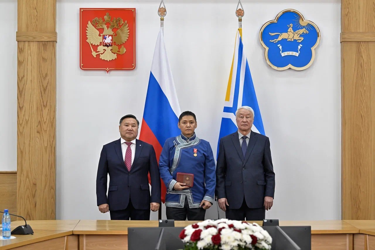 В преддверии Шагаа, Нового года по лунному календарю, в Правительстве Тувы состоялась традиционная церемония награждения В преддверии Шагаа, Нового года по лунному календарю, в Правительстве Тувы состоялась традиционная церемония награждения