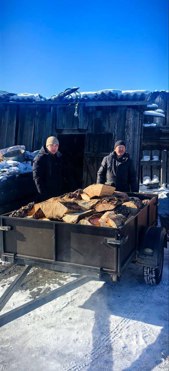 Таксисты Эрзина помогли многодетным семьям в преддверии Шагаа Таксисты Эрзина помогли многодетным семьям в преддверии Шагаа