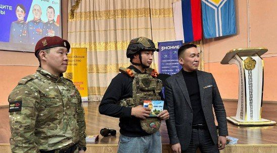 «Тываны маадырлары» программаны киржикчилери, тускай шериг операциязыны хоочуннары Эртине Кара-Сал биле Азият Догдугаш кдээ ажыл-агый техникумуну сургуулдары-биле ада-чуртчу ужуражылганы эрттирген