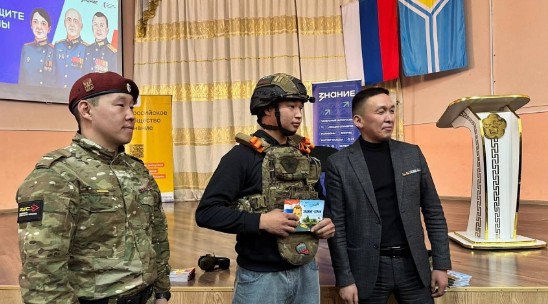 «Тываны маадырлары» программаны киржикчилери, тускай шериг операциязыны хоочуннары Эртине Кара-Сал биле Азият Догдугаш кдээ ажыл-агый техникумуну сургуулдары-биле ада-чуртчу ужуражылганы эрттирген