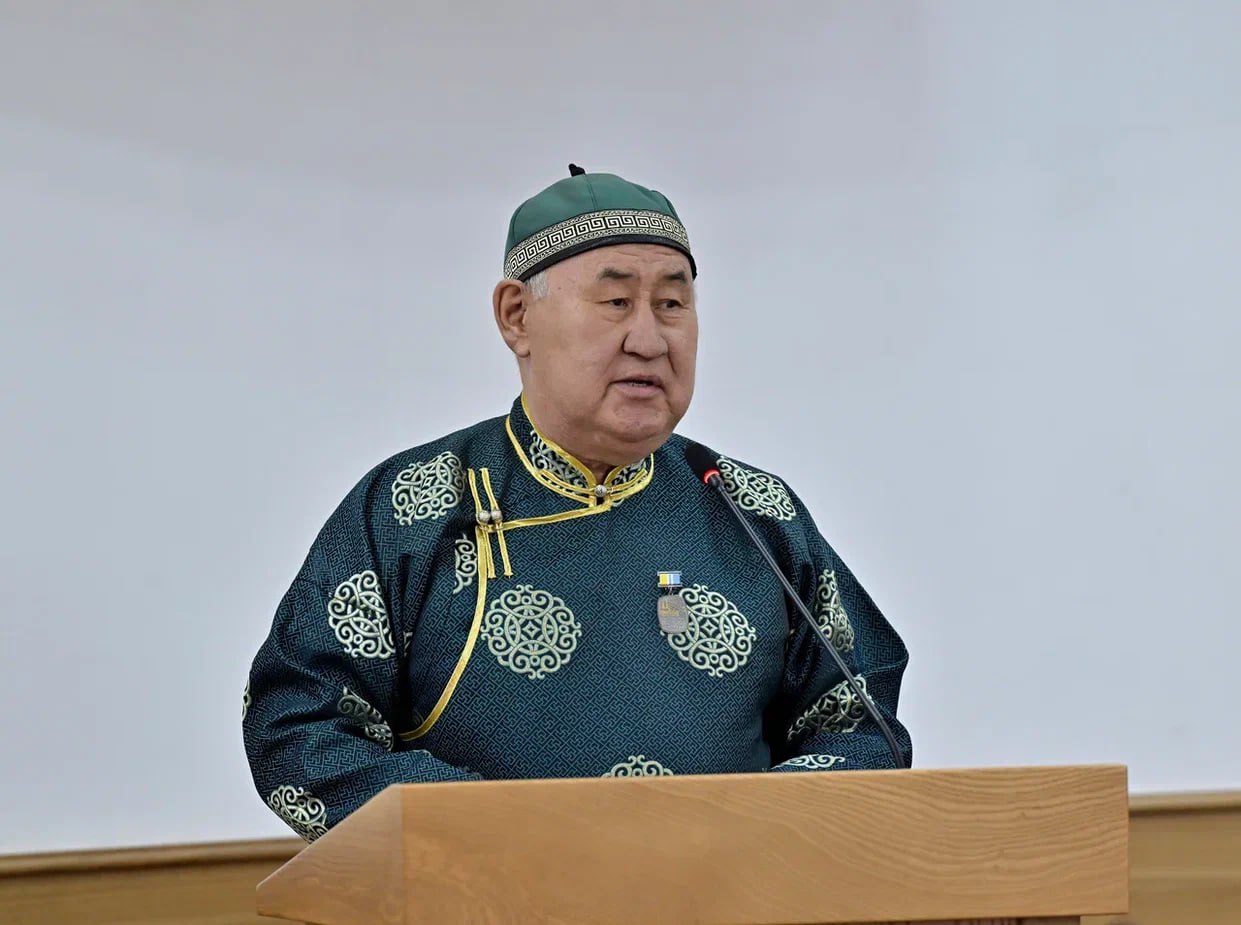 В преддверии Шагаа, Нового года по лунному календарю, в Правительстве Тувы состоялась традиционная церемония награждения В преддверии Шагаа, Нового года по лунному календарю, в Правительстве Тувы состоялась традиционная церемония награждения