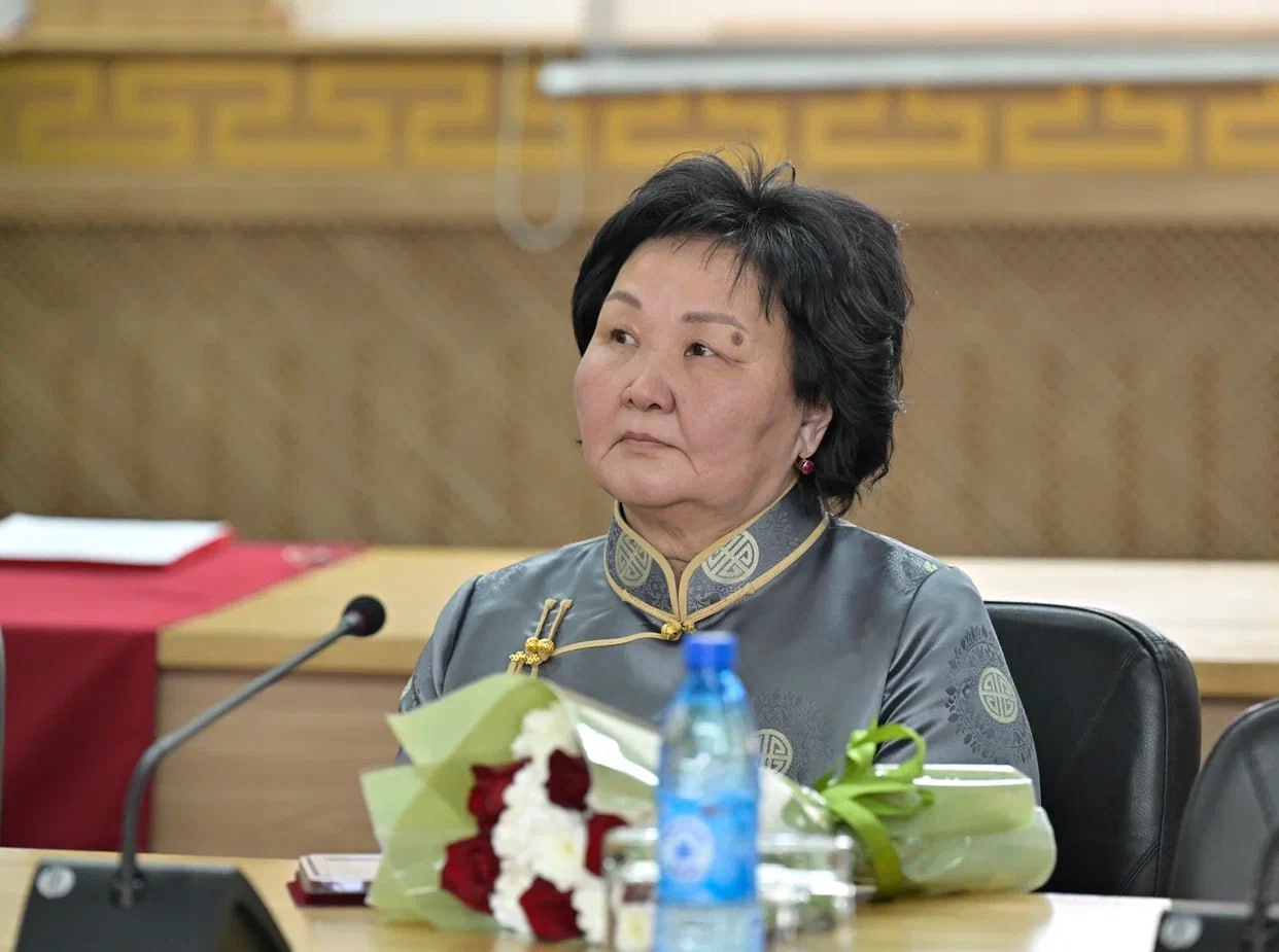 В преддверии Шагаа, Нового года по лунному календарю, в Правительстве Тувы состоялась традиционная церемония награждения В преддверии Шагаа, Нового года по лунному календарю, в Правительстве Тувы состоялась традиционная церемония награждения